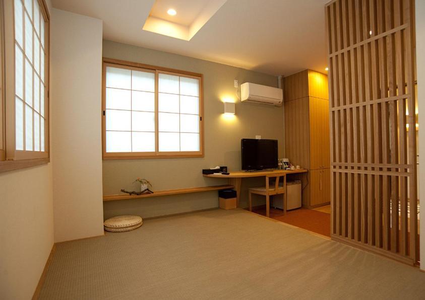 Mizuhasou Hotell Hatsukaichi Rum bild
