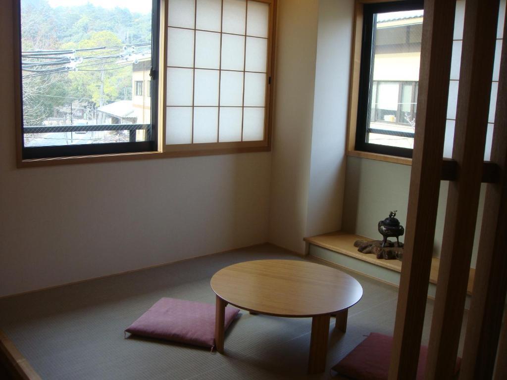 Mizuhasou Hotell Hatsukaichi Rum bild