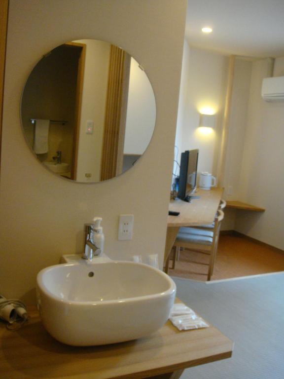 Mizuhasou Hotell Hatsukaichi Rum bild