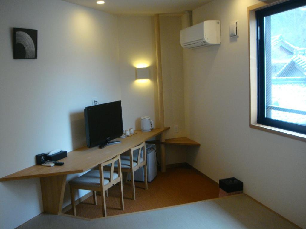 Mizuhasou Hotell Hatsukaichi Rum bild
